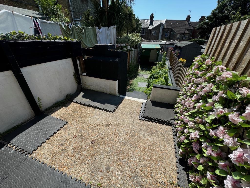 Lot: 16 - TWO-BEDROOM TERRACE HOUSE - Rear garden
